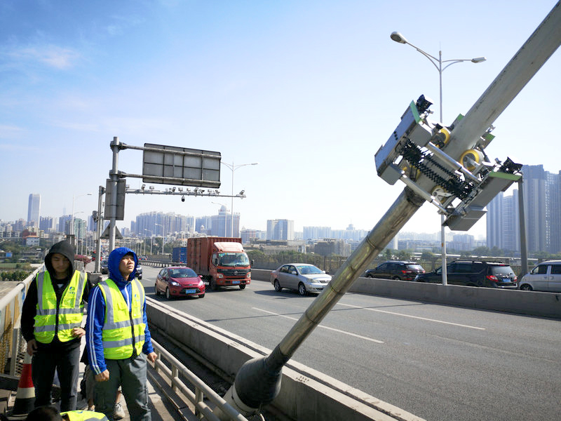 鶴洞大橋斜拉索檢測(cè)